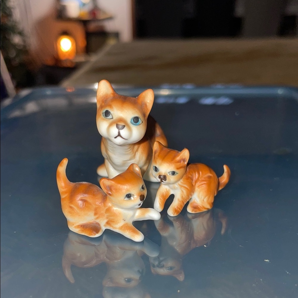 Bone China Japan cat and kittens